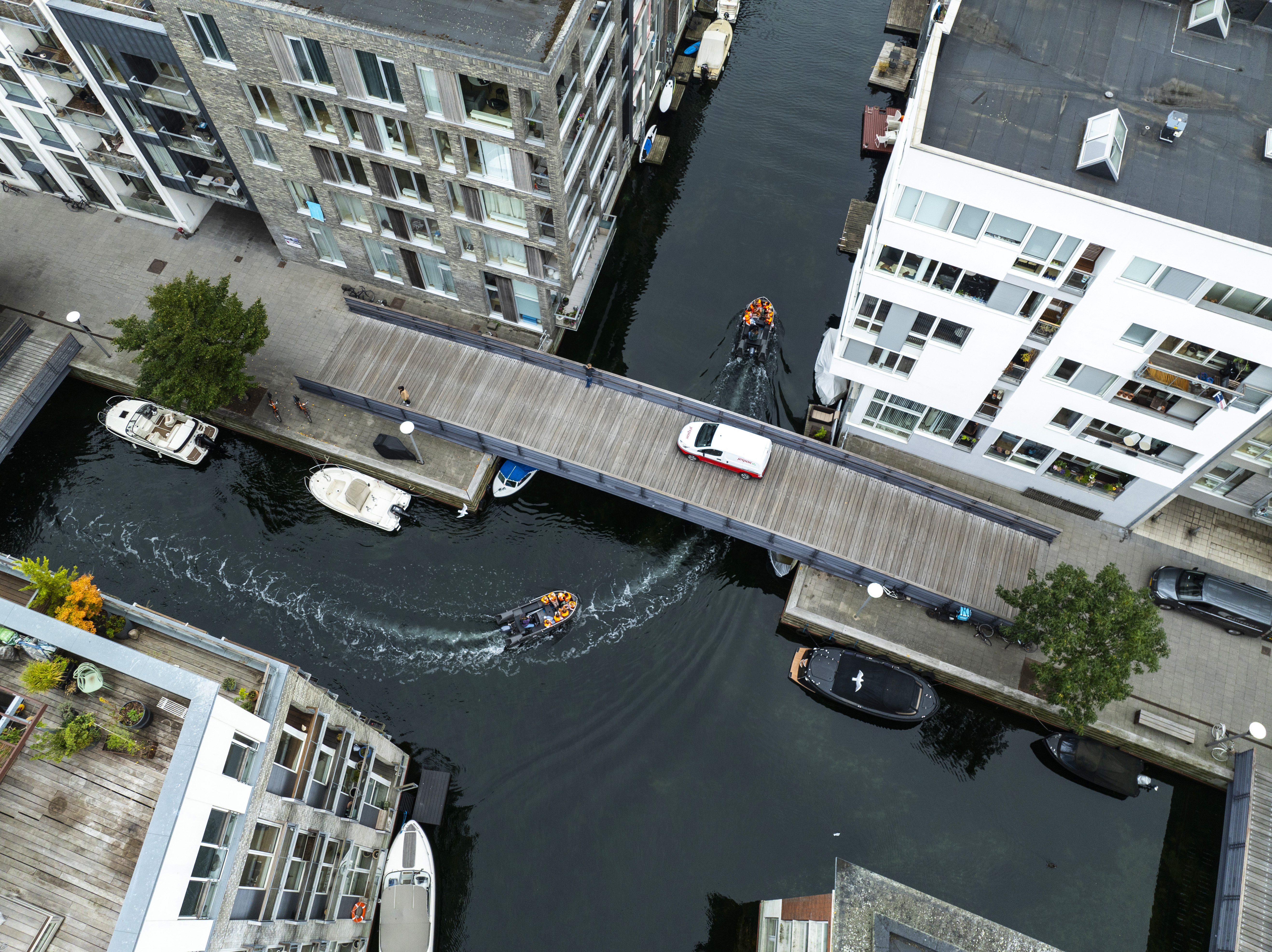 Courier service, delivery & logistics - shipping company | Jetpak®