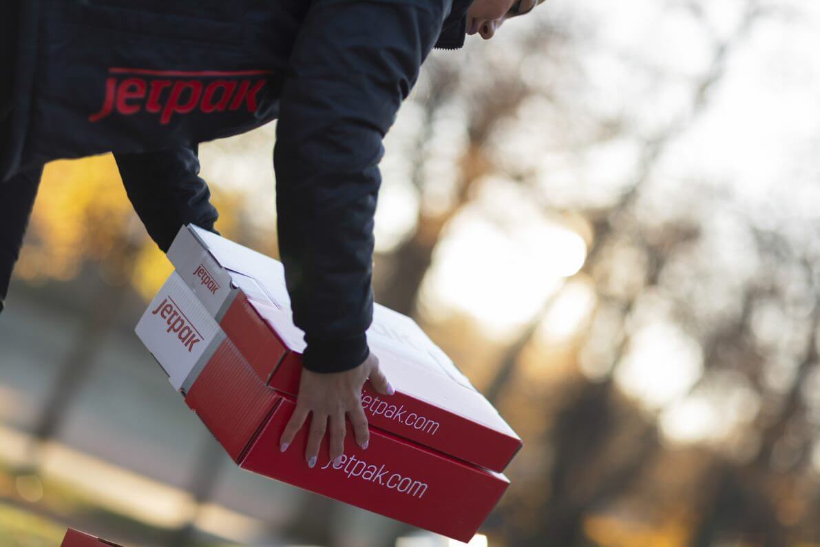 Send packages with local couriers at home and abroad | Jetpak®
